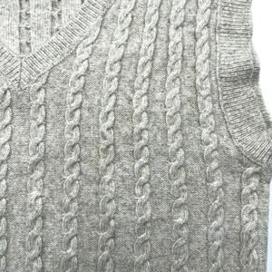 Cupcakes And Cashmere |‎ Womens Medium Soft Cream Cable Knit V-neck Sweater Vest